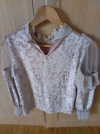 Velvet blouse lace