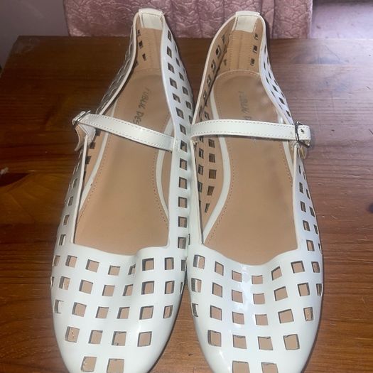 Beautiful white flat shoes