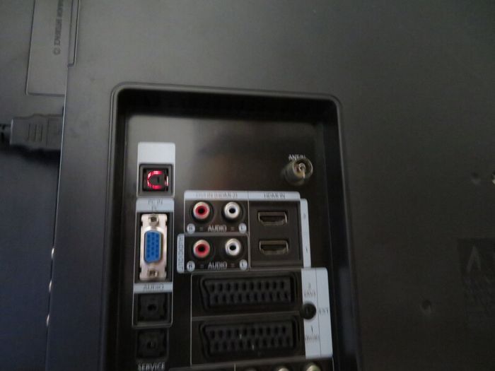 32 Inch Samsung TV (HDMI, no remote)