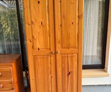 Wardrobe and chest drawers