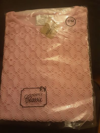 Ladies Top/Short Sleeved Top .. Size: Small/Medium