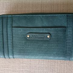 Ashwood Genuine leather purse dark teal sea green colour with gold coloured zipper etc never used in excellent condition with no issues see photos for sizes etc FREE STANDARD POSTAGE INCLUDED