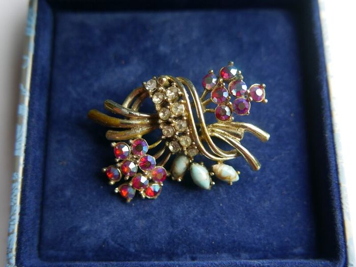 Vintage 1950s Gold Tone Rainbow  Crystal Rhinestone Floral Spray Brooch