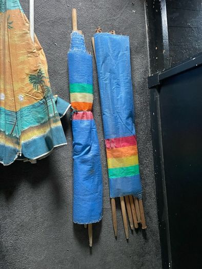 Beach windbreakers & parasol