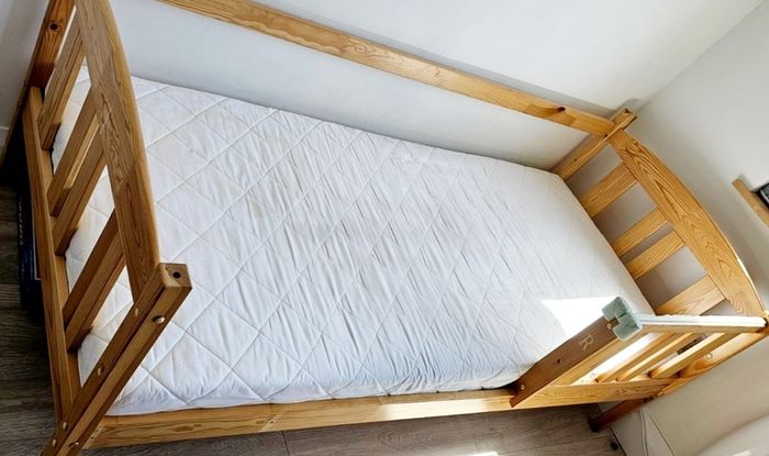 Solid pine kids bed