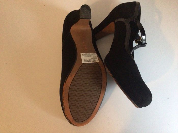 Clarks Ladies Suede Leather Mary Jane Court Shoes Wide Fit size 7.5 E Can Post
