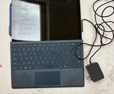 Microsoft Surface Pro 5 5th Gen Bundle Core m3 / 4GB RAM 128GB SSD and Pen and Keyboard and USB C Mod