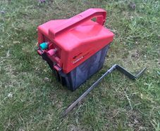 Battery powered fencer