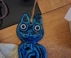 hanging cat pottery