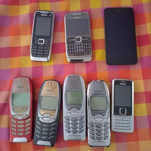 Job lot Nokia phones, chargers and cables