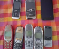 Job lot Nokia phones, chargers and cables