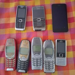 Job lot Nokia phones, chargers and cables
