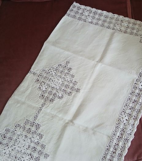 Luxury set of tablecloths for party