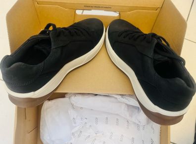 Ecco Shoes / Sneakers