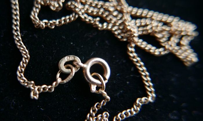 Vintage 9ct Gold 375 Gold Engraved Heart Pendant and chain 2,7g L-12"