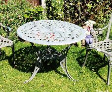 cast iron garden table and chairs