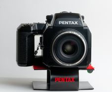 Pentax 645n + Fa 645 F2.8 Read