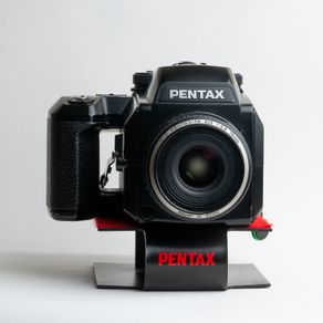 Pentax 645n + Fa 645 F2.8 Read