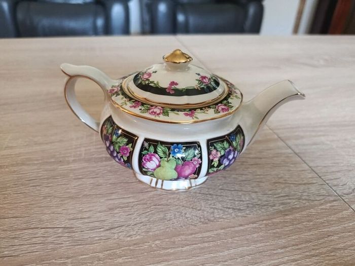 Sadler Heirloom Collection Bacchus 4737 Teapot