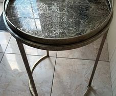Vienna Atlas side table