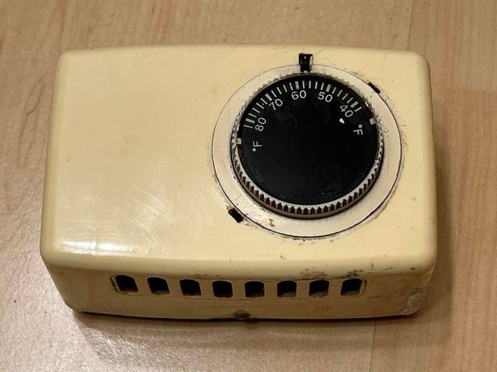 Antique mechanical thermostat