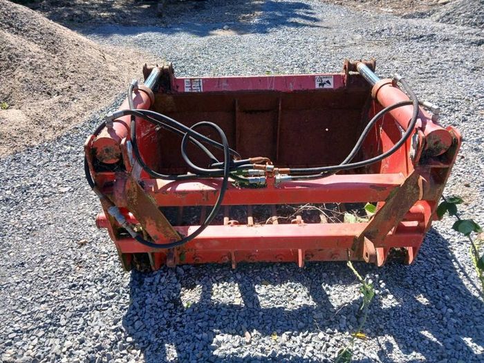 Cattle trailer,shear grab ,tanco chopper,yard scra
