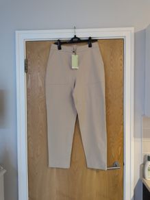 Carolyn Donnelly -The Edit Stone Chinos.  S.14.  B.N.W.T.