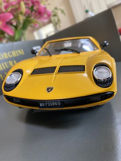 Lamborghini Miura Scale 1/18