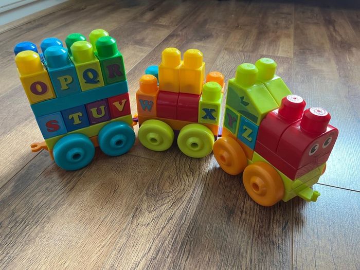 Duplo alphabetal themed train
