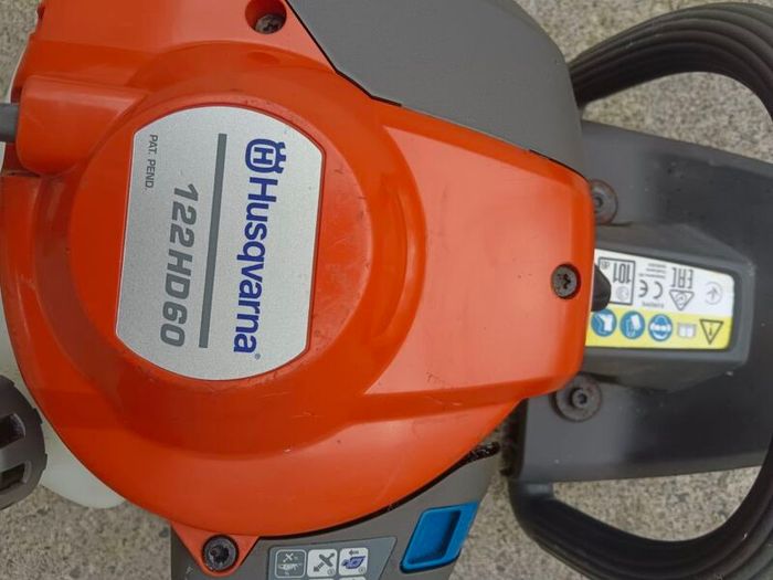 Husqvarna hedge trimmer 122HD60 in new condition.