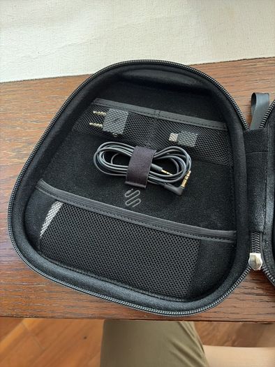 Sennheiser HDB 630 (opened)