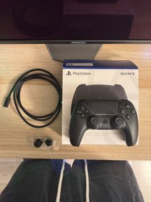 Playstation 5 controller + KontrolFreek thumb grips