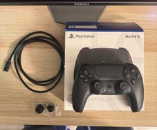 Playstation 5 controller + KontrolFreek thumb grips