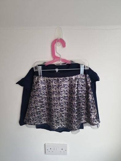 Girls 5-6yrs navy cotton frilled top.