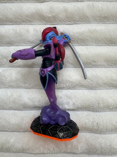 Ninjini Skylnders Giants Universal Character Action Figure Used Please look at the pictures