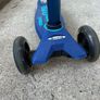 Maxi Micro Deluxe LED Scooter Image 4