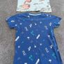 2x boys t-shirt age 4/5 Image 2