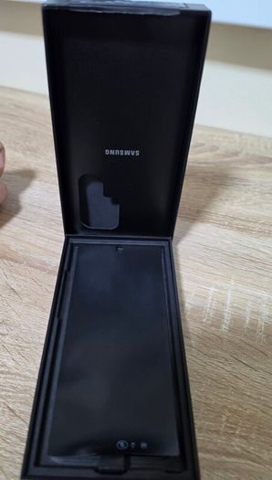 Galaxy S24 Ultra empty box