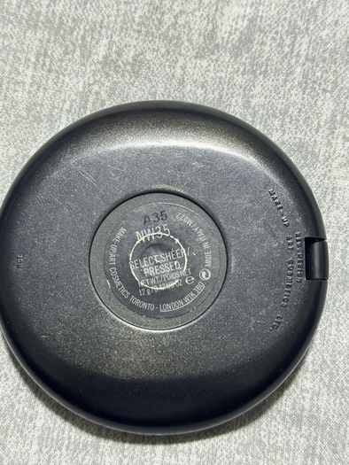Mac sheer pressed powder in NW35