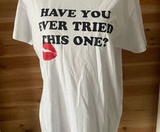 Have you ever tired this one t shirt pop merchandise inspired by song Juno by Sabrina Carpenter size M new