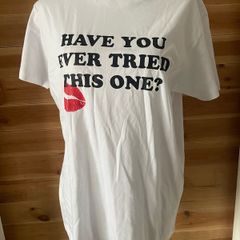 Have you ever tired this one t shirt pop merchandise inspired by song Juno by Sabrina Carpenter size M new