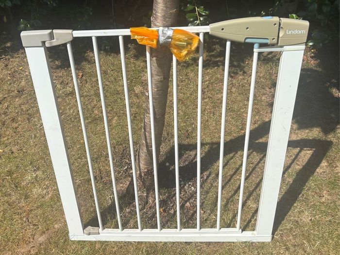 Lindam baby and toddler stair safety gate