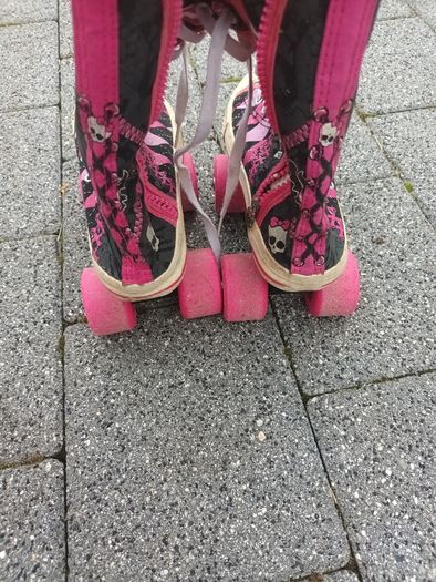 Roller Skates,  size (34) 2