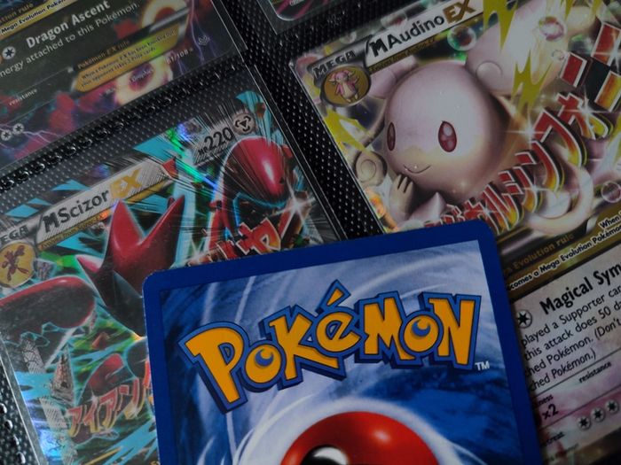 Ekans ! FIRST EDITION ! Rare Near Mint- Mint Condition ! from Team Rocket Set ! 2000 ! Pokemon Card !