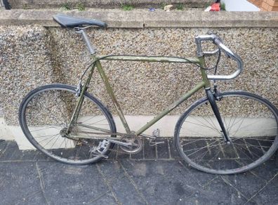 Fixie bike could do with oil