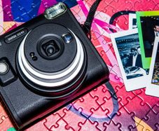 (Limited Time Offer, For EUR 99 Only) BRAND NEW Fujifilm Instax Square SQ40 Camera