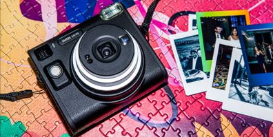 (Limited Time Offer, For EUR 99 Only) BRAND NEW Fujifilm Instax Square SQ40 Camera