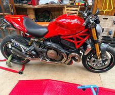 Ducati 1200s monster