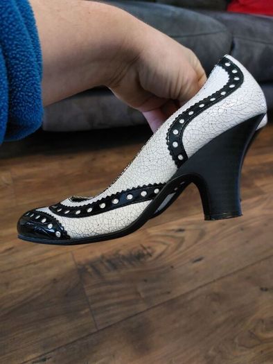 Black and White- leather- uk7