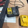 batteries and charger dewalt 5.0Ah Image 6